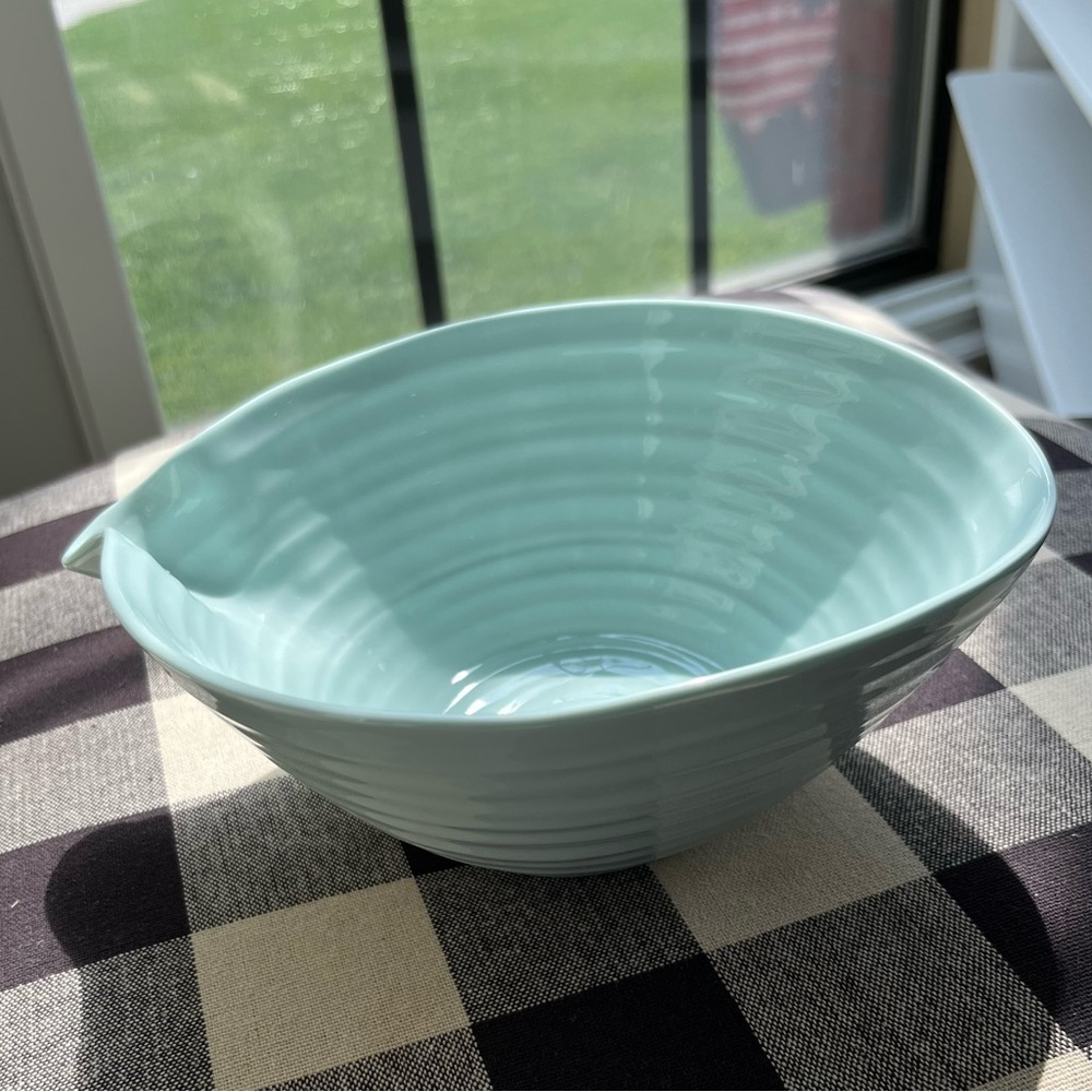 Discontinued Batter Bowl in Celadon by Sophie Conran for Portmeirion NWOT